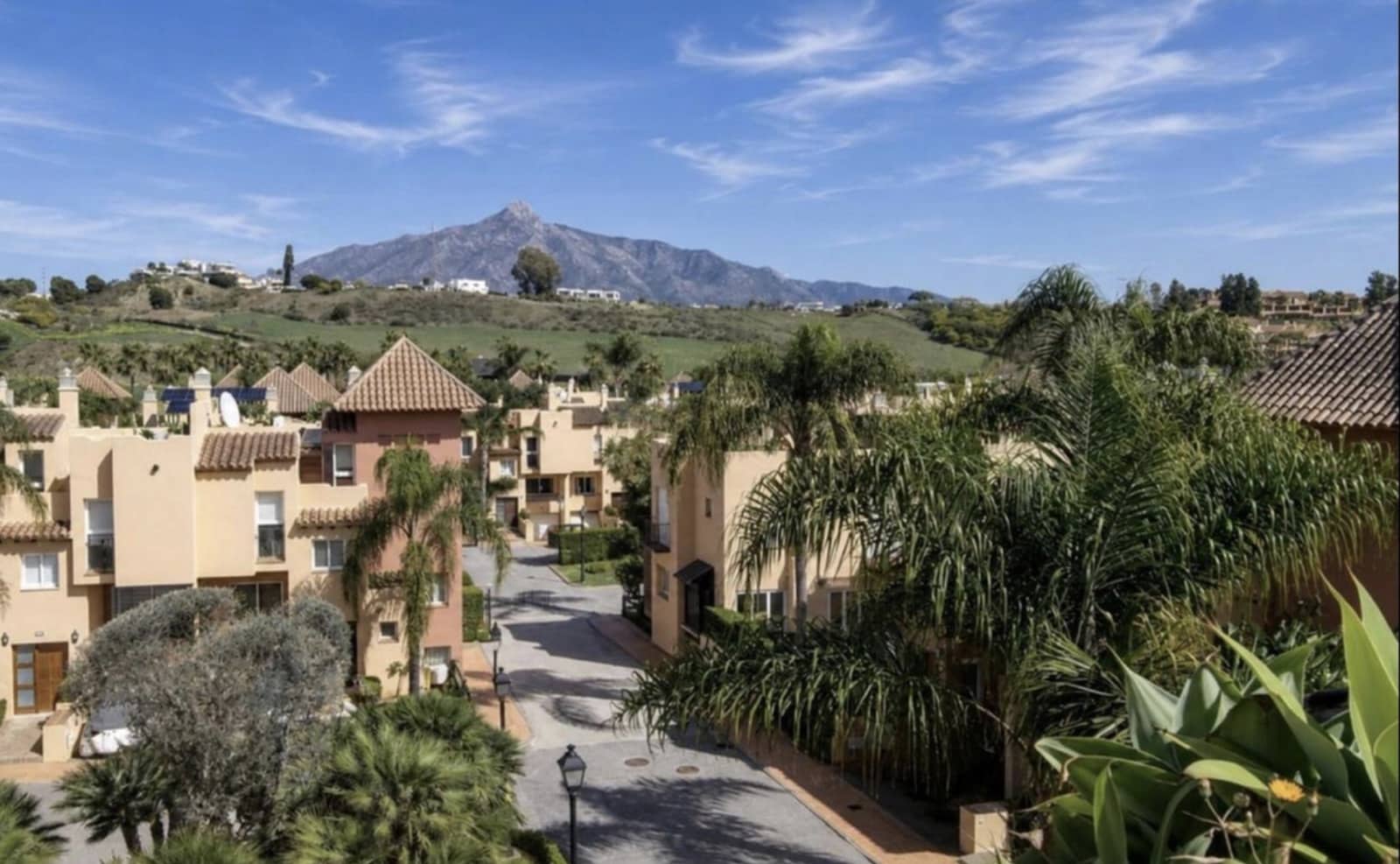 3 sypialnia Dom na sprzedaż w Marbella z basenem garażem - 540 000 € (Ref: 10159284)