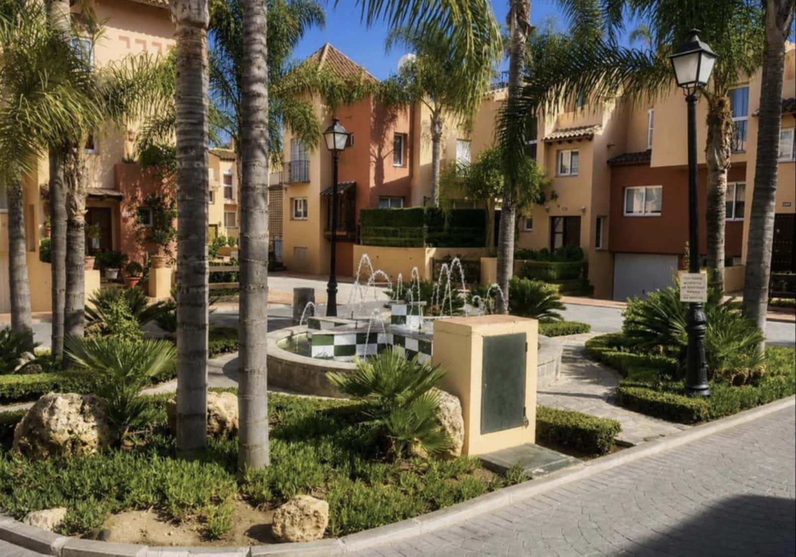 3 sypialnia Dom na sprzedaż w Marbella z basenem garażem - 540 000 € (Ref: 10159284)