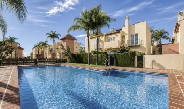 3 sypialnia Dom na sprzedaż w Marbella z basenem garażem - 540 000 € (Ref: 10159284)
