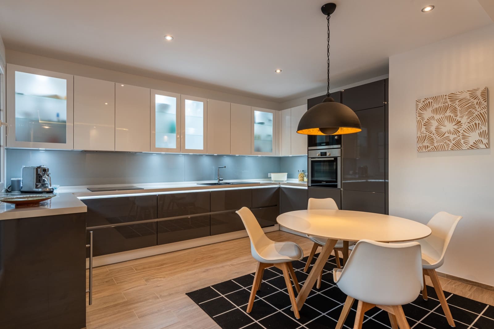 3 bedroom Apartment for sale in Marbella with pool garage - € 1,145,000 (Ref: 10159285)