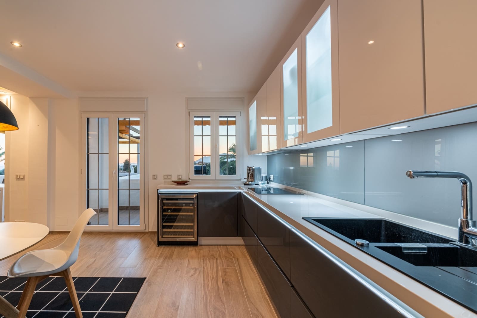 3 bedroom Apartment for sale in Marbella with pool garage - € 1,145,000 (Ref: 10159285)