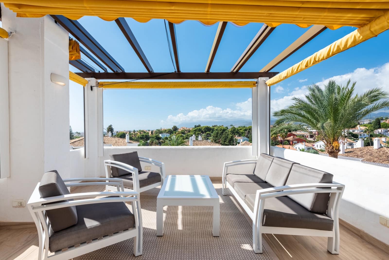 3 bedroom Apartment for sale in Marbella with pool garage - € 1,145,000 (Ref: 10159285)