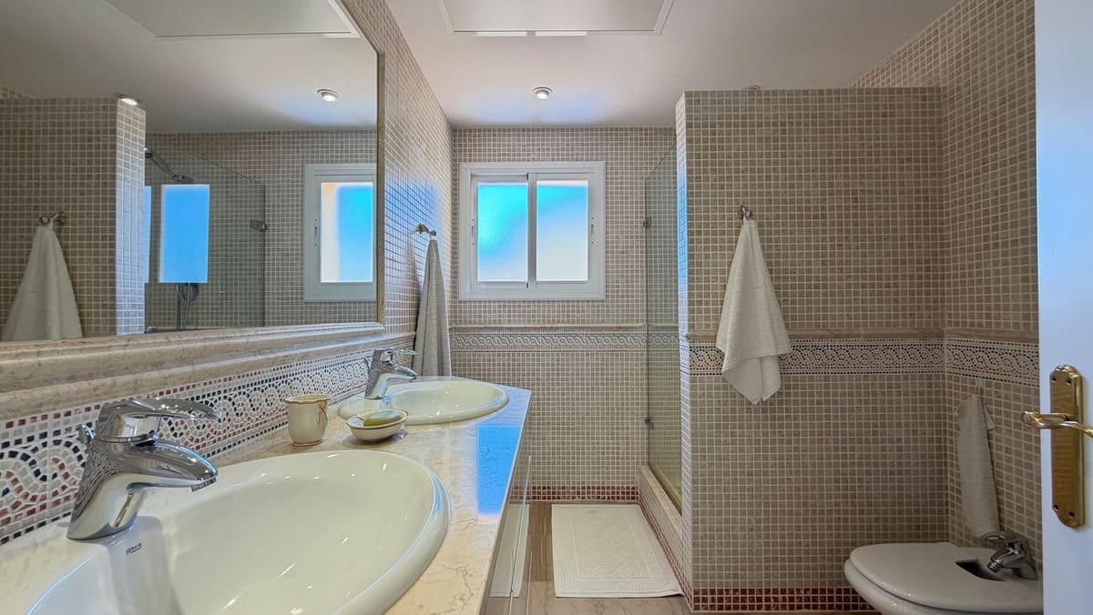 4 quarto Penthouse para venda em Marbella com piscina garagem - 1 575 000 € (Ref: 10159286)