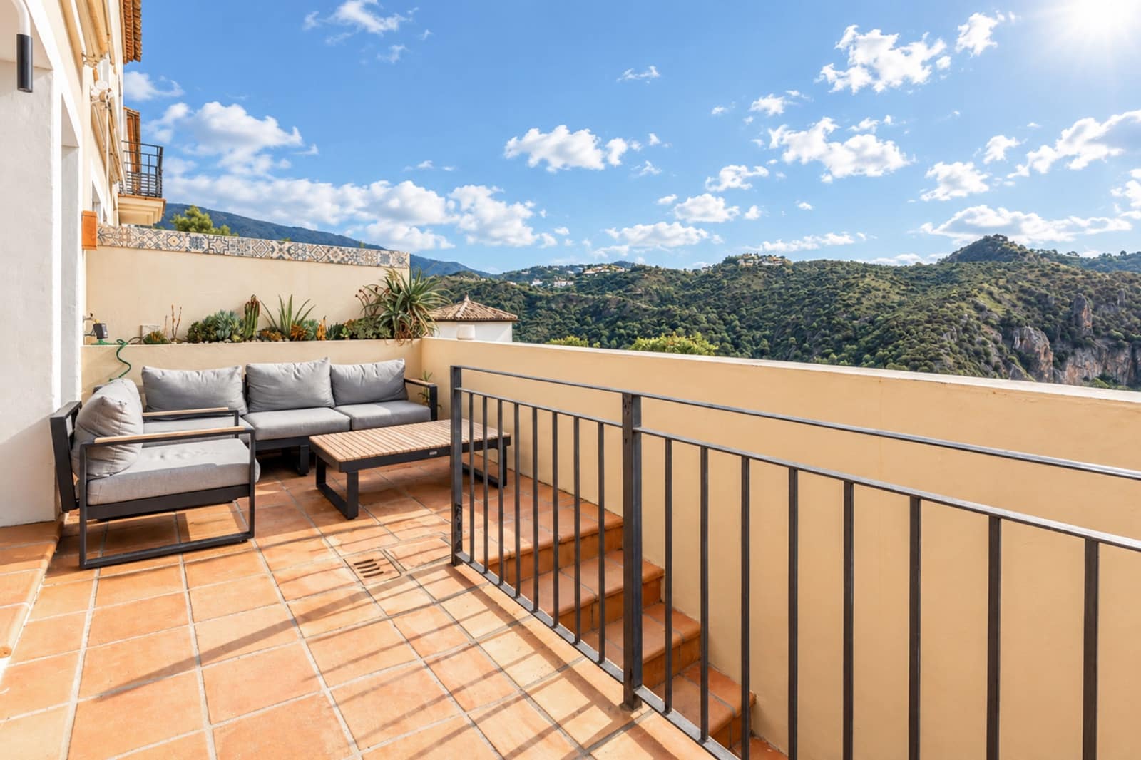 3 bedroom Townhouse for sale in Benahavis with pool garage - € 520,000 (Ref: 10161226)