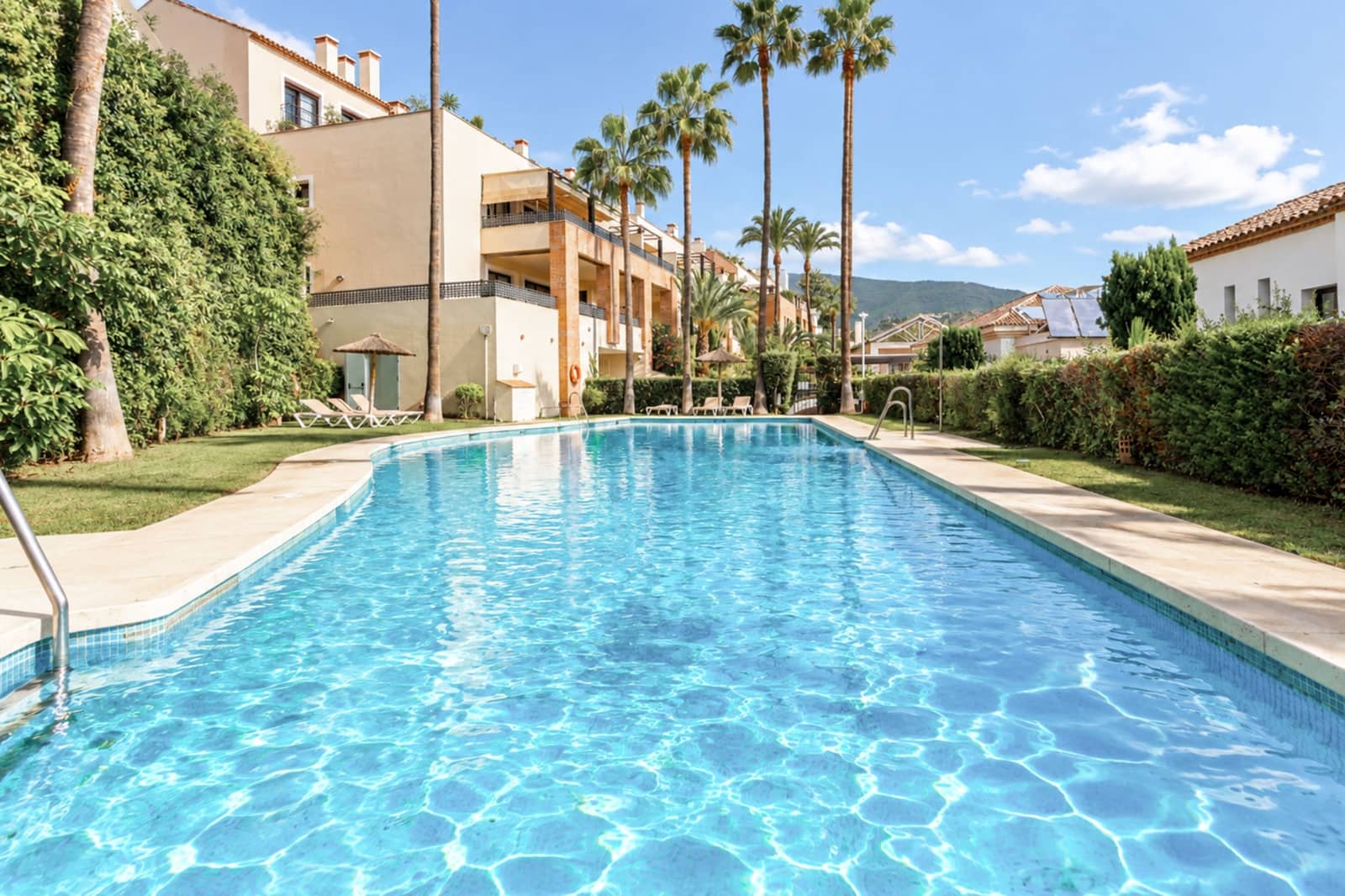 3 bedroom Townhouse for sale in Benahavis with pool garage - € 520,000 (Ref: 10161226)