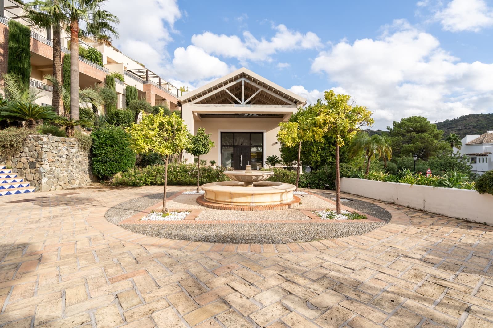 3 bedroom Townhouse for sale in Benahavis with pool garage - € 520,000 (Ref: 10161226)