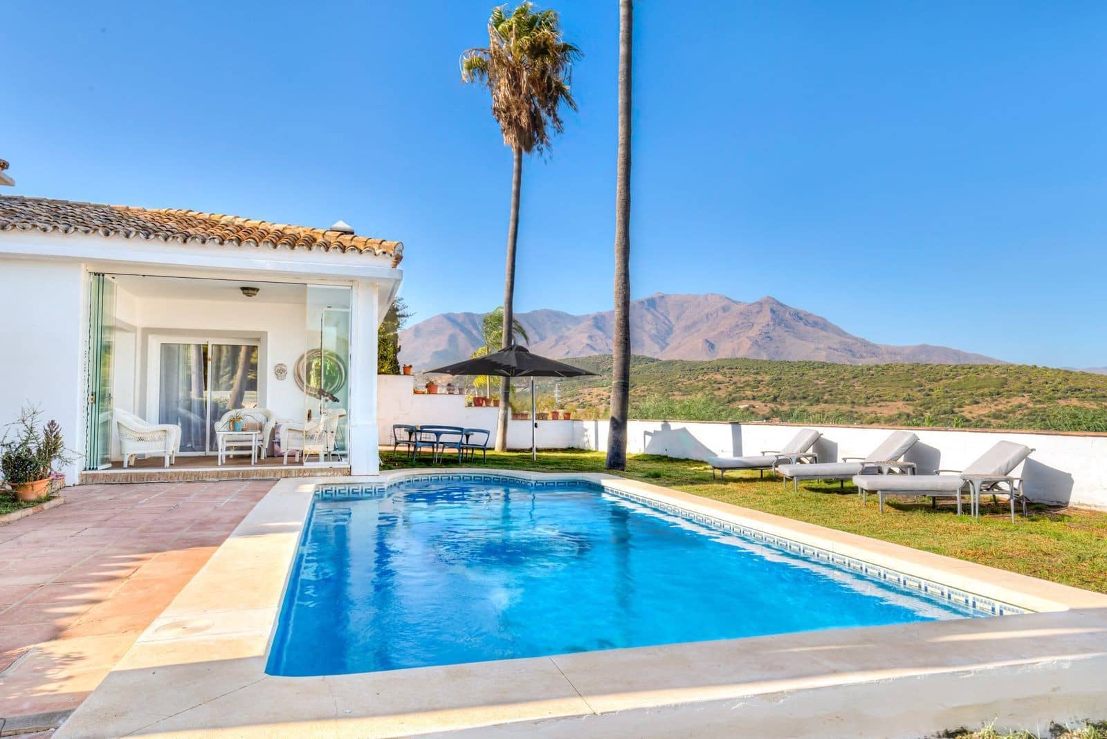 3 sypialnia Willa na sprzedaż w Estepona z basenem garażem - 750 000 € (Ref: 10161228)