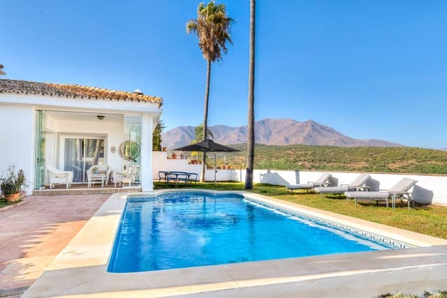 3 sypialnia Willa na sprzedaż w Estepona Golf, Estepona z basenem garażem - 750 000 € (Ref: 10161228)
