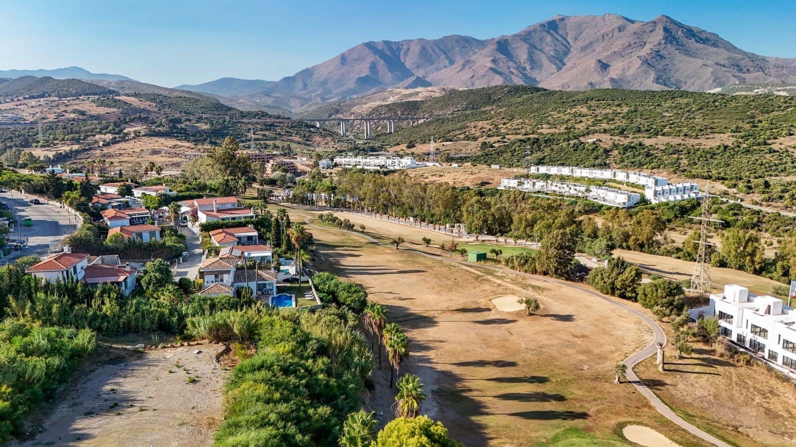 3 sypialnia Willa na sprzedaż w Estepona z basenem garażem - 750 000 € (Ref: 10161228)