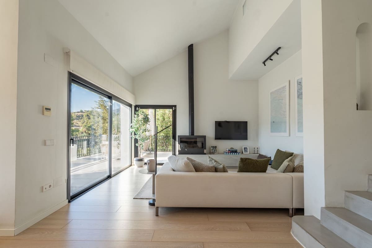 3 bedroom Semi-detached Villa for sale in Istan with pool garage - € 725,000 (Ref: 10161234)