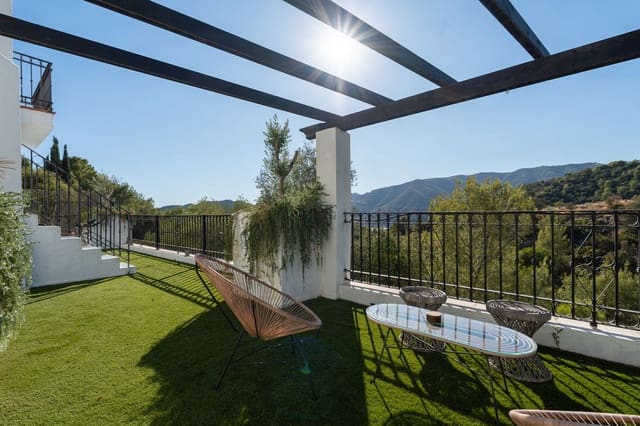 3 chambre Villa/Maison Semi-Mitoyenne à vendre à Istán avec piscine garage - 725 000 € (Ref: 10161234)