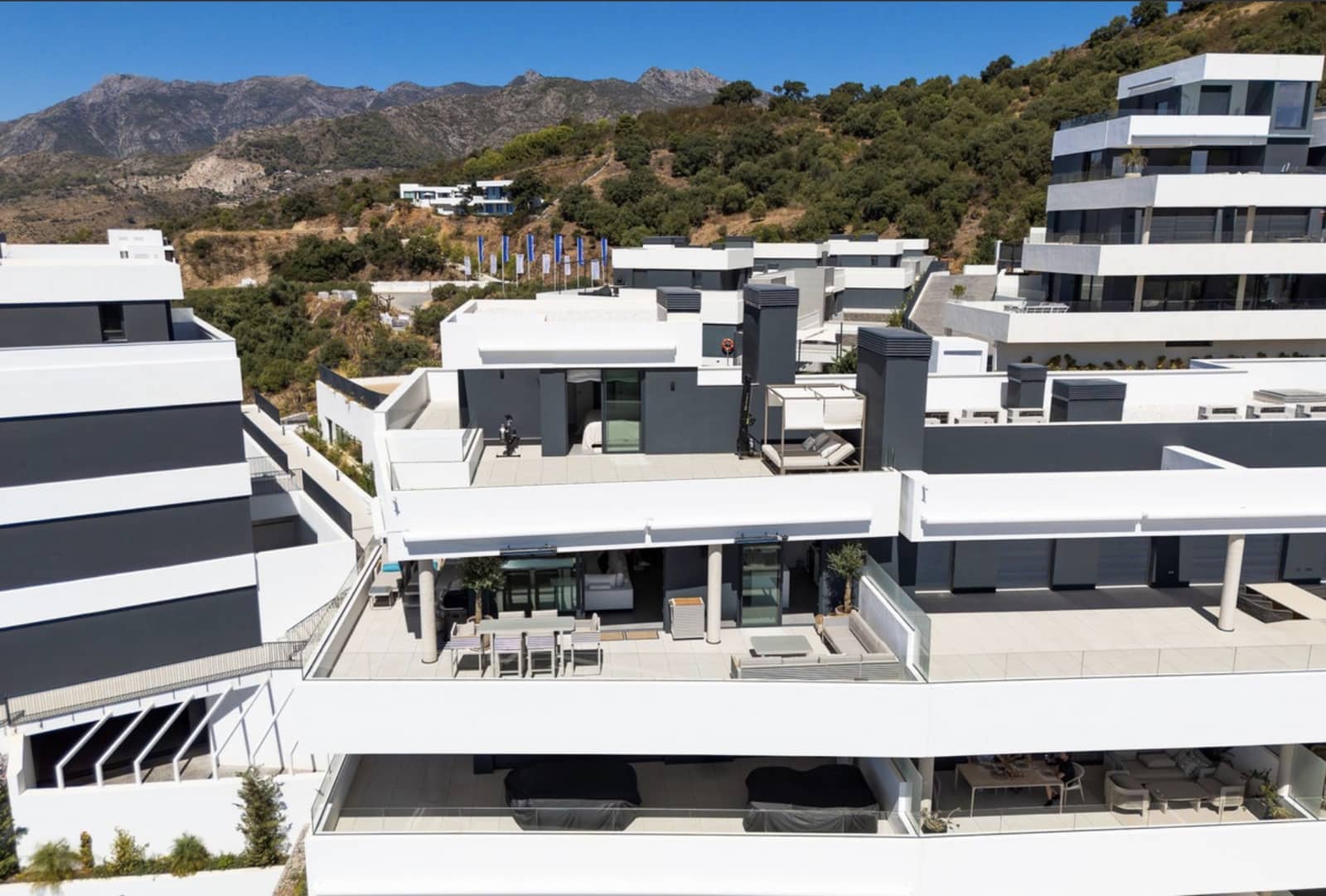 3 sypialnia Penthouse na sprzedaż w Marbella z basenem garażem - 1 590 000 € (Ref: 10161239)