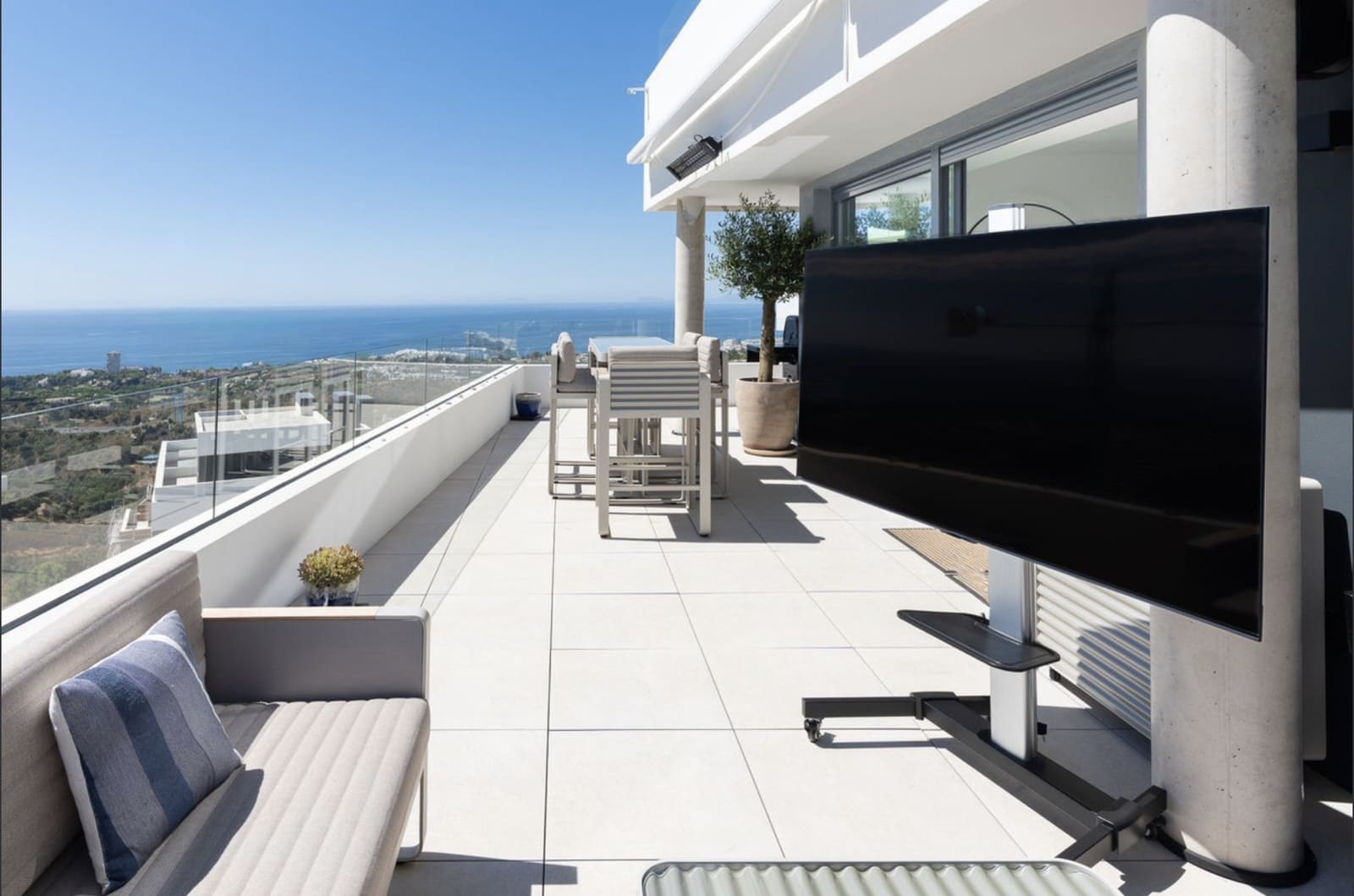 3 sypialnia Penthouse na sprzedaż w Marbella z basenem garażem - 1 590 000 € (Ref: 10161239)