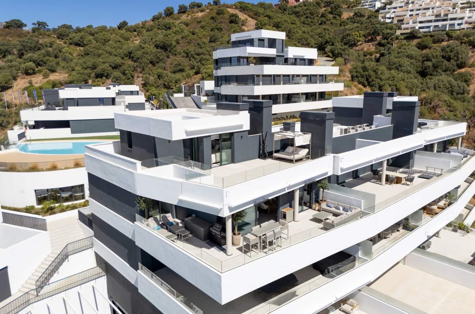 3 sypialnia Penthouse na sprzedaż w Marbella z basenem garażem - 1 590 000 € (Ref: 10161239)