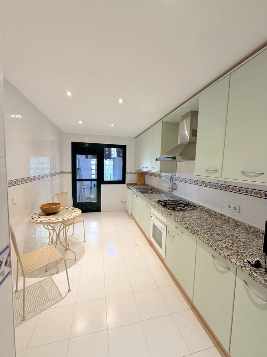 3 bedroom Apartment for sale in San Pedro de Alcantara with pool garage - € 535,000 (Ref: 10162217)