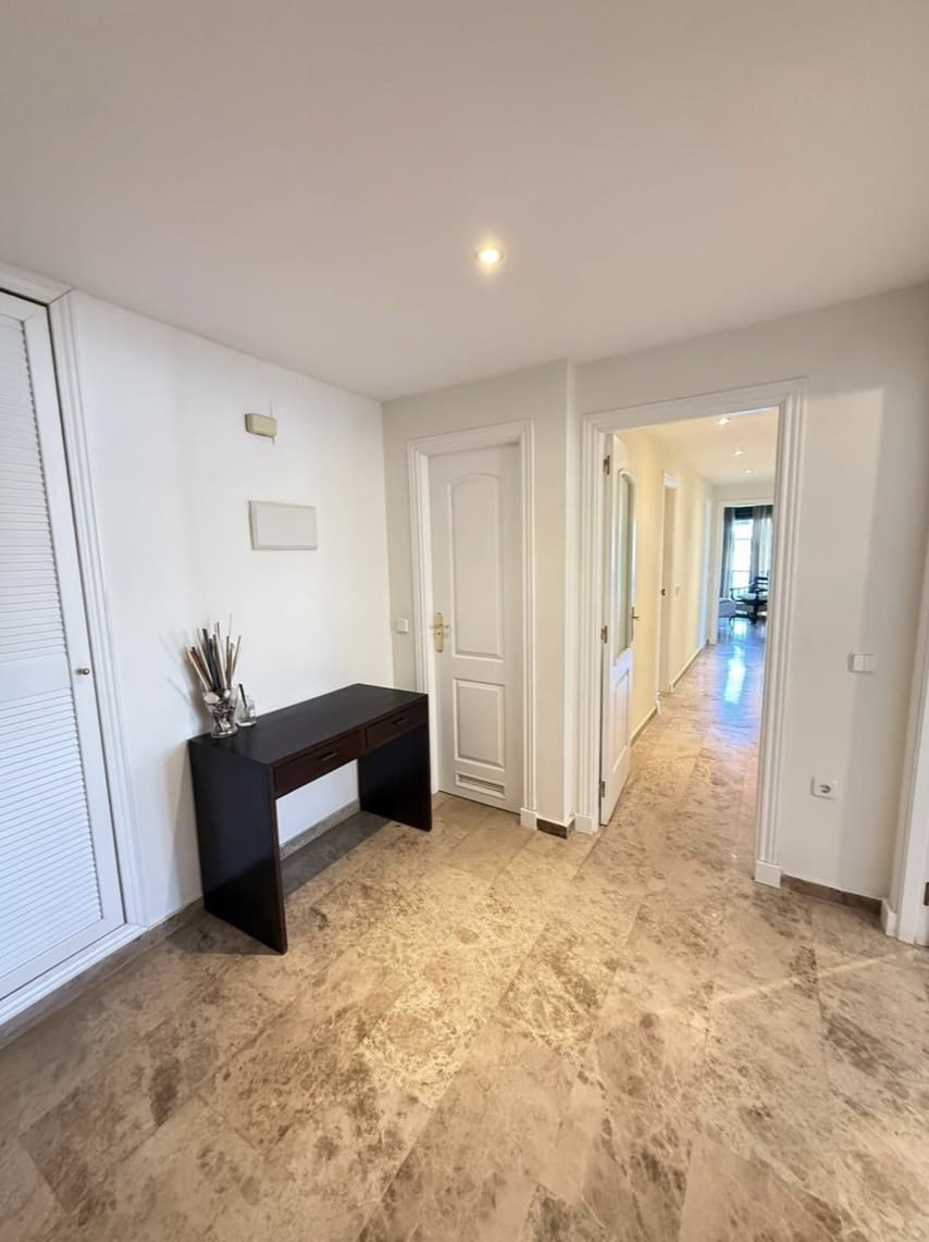 3 bedroom Apartment for sale in San Pedro de Alcantara with pool garage - € 535,000 (Ref: 10162217)