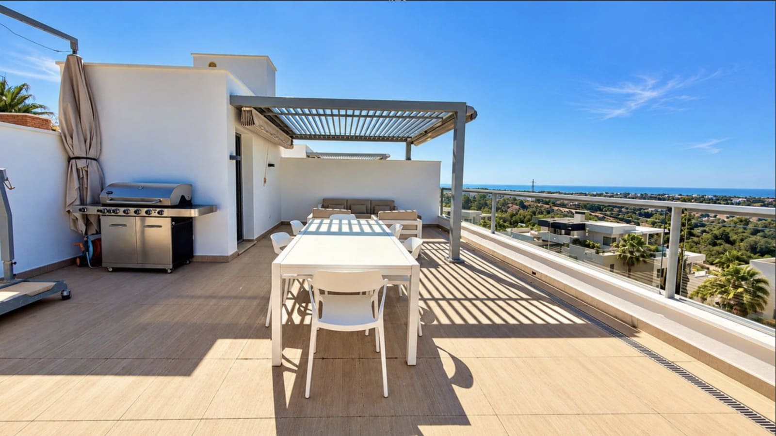 3 sovrum Takvåning till salu i Benahavis med pool garage - 990 000 € (Ref: 10162218)