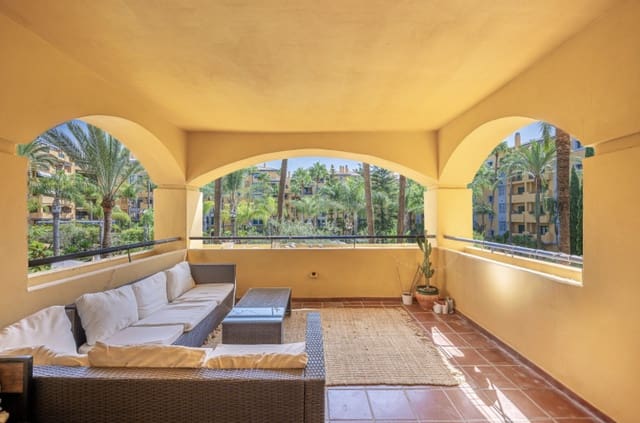 Apartamento de 2 habitaciones en San Pedro de Alcantara, Marbella en venta con piscina - 529.500 € (Ref: 10162219)