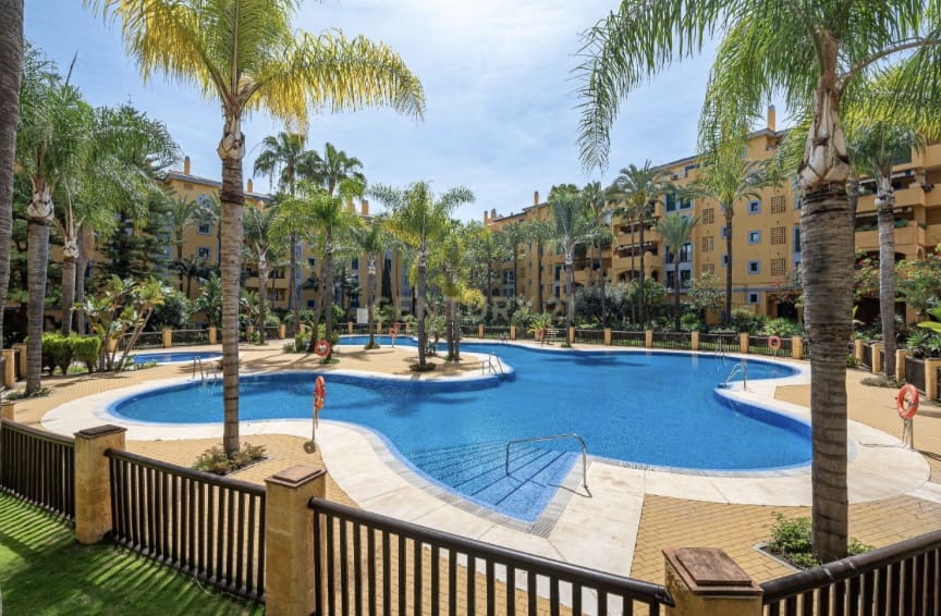 Apartamento de 2 habitaciones en San Pedro de Alcantara en venta con piscina - 529.500 € (Ref: 10162219)