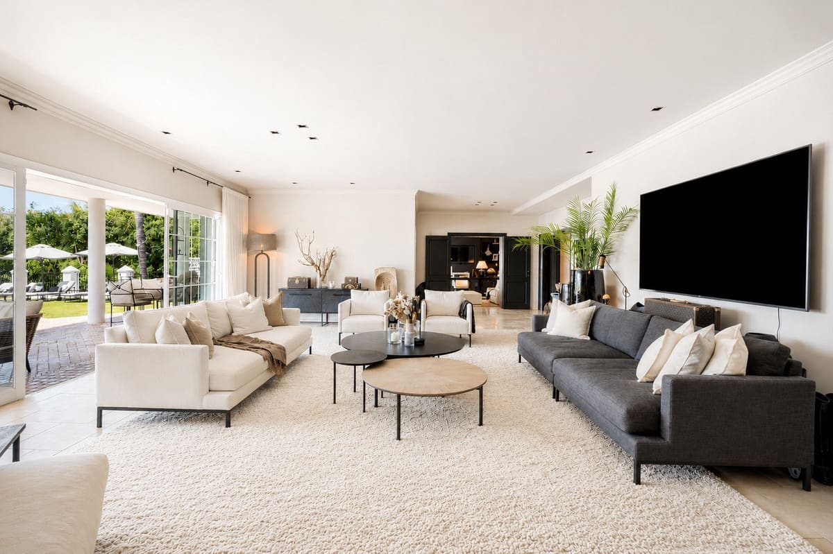 6 bedroom Villa for sale in Marbella with pool garage - € 4,450,000 (Ref: 10164811)