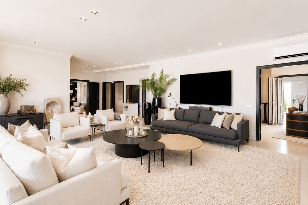 6 bedroom Villa for sale in Marbella with pool garage - € 4,450,000 (Ref: 10164811)