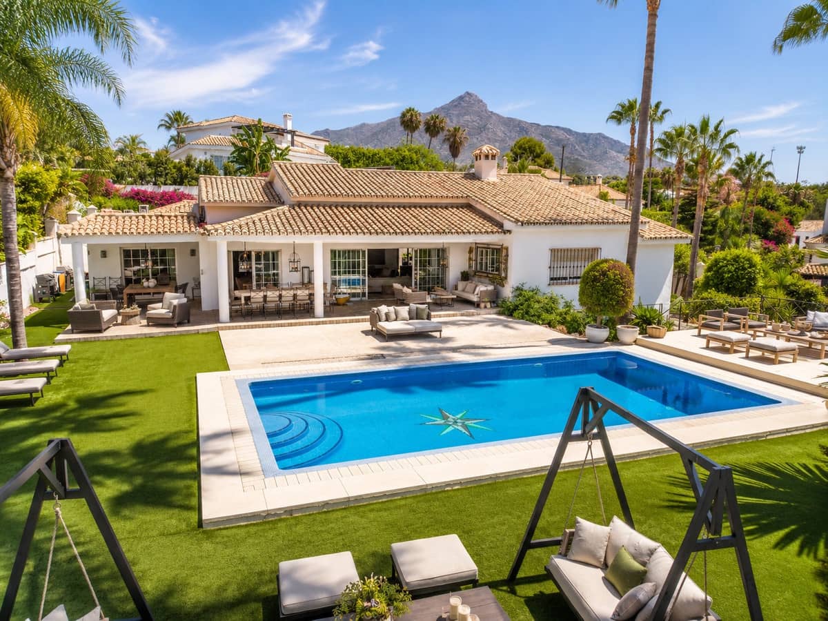 6 bedroom Villa for sale in Marbella with pool garage - € 4,450,000 (Ref: 10164811)