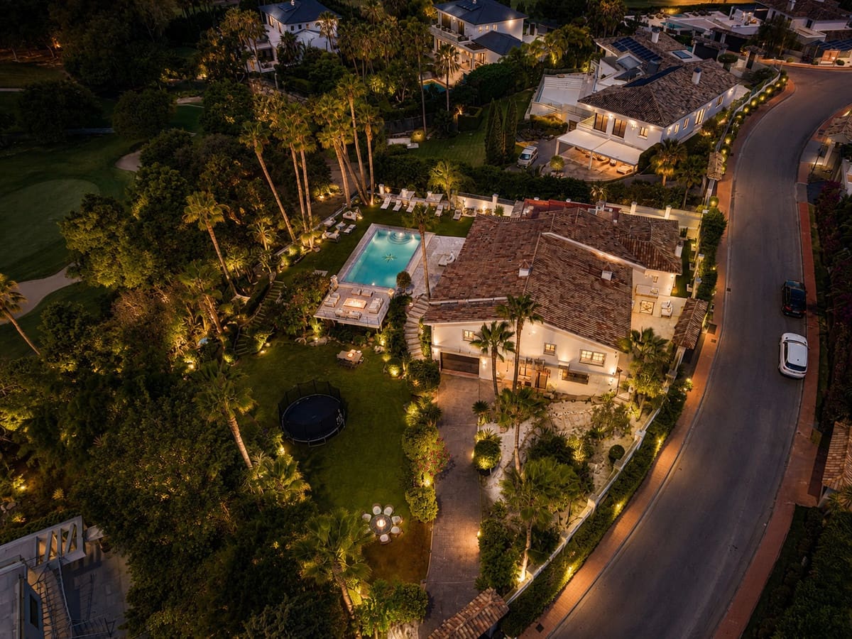 6 bedroom Villa for sale in Marbella with pool garage - € 4,450,000 (Ref: 10164811)