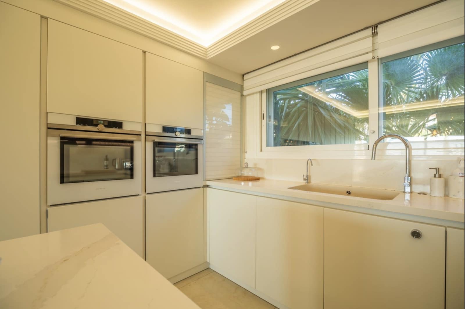 3 bedroom Penthouse for sale in Estepona with pool garage - € 1,000,000 (Ref: 10164812)