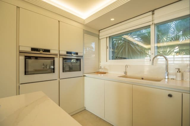 3 slaapkamer Penthouse te koop in Estepona met zwembad garage - € 1.000.000 (Ref: 10164812)