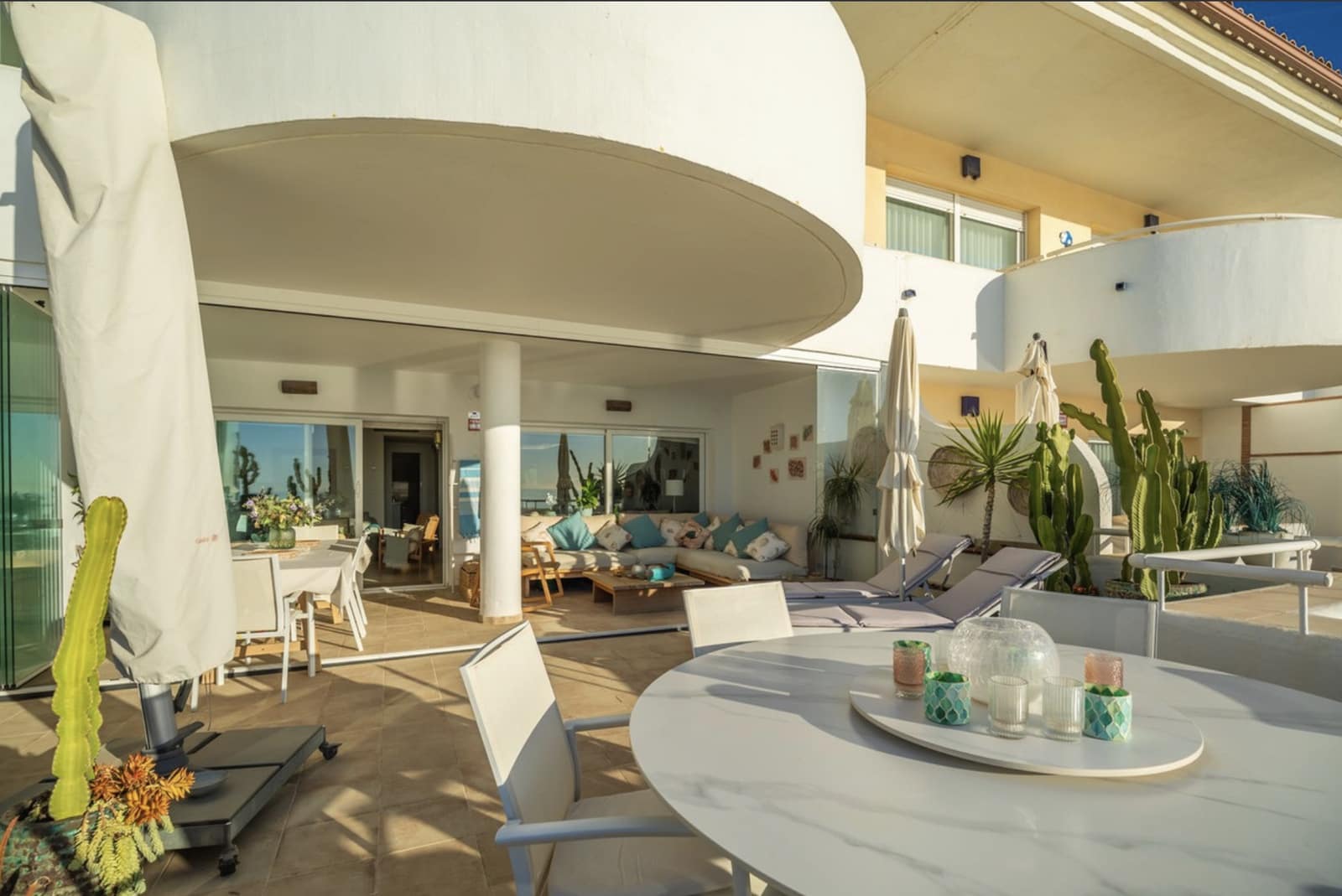 3 bedroom Penthouse for sale in Estepona with pool garage - € 1,000,000 (Ref: 10164812)