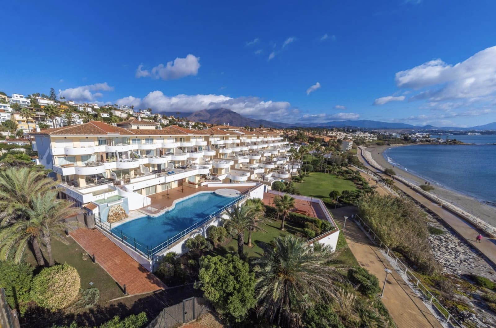 3 bedroom Penthouse for sale in Estepona with pool garage - € 1,000,000 (Ref: 10164812)