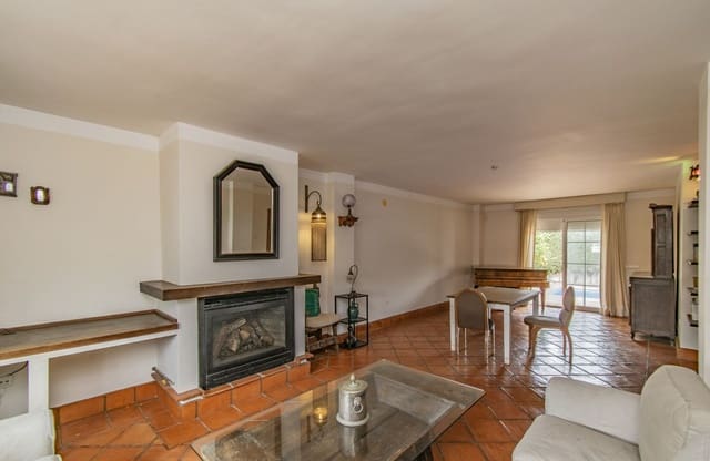 4 soveværelse Byhus til salg i San Pedro de Alcantara, Marbella med swimmingpool garage - € 949.000 (Ref: 10164813)