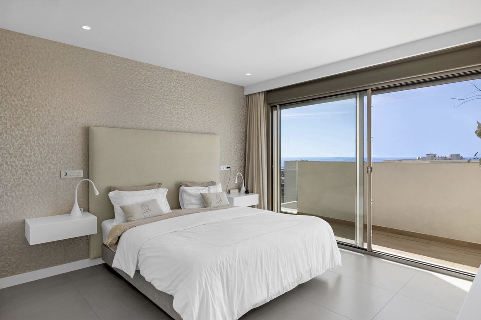 3 quarto Apartamento para venda em Estepona com piscina garagem - 1 075 000 € (Ref: 10164815)