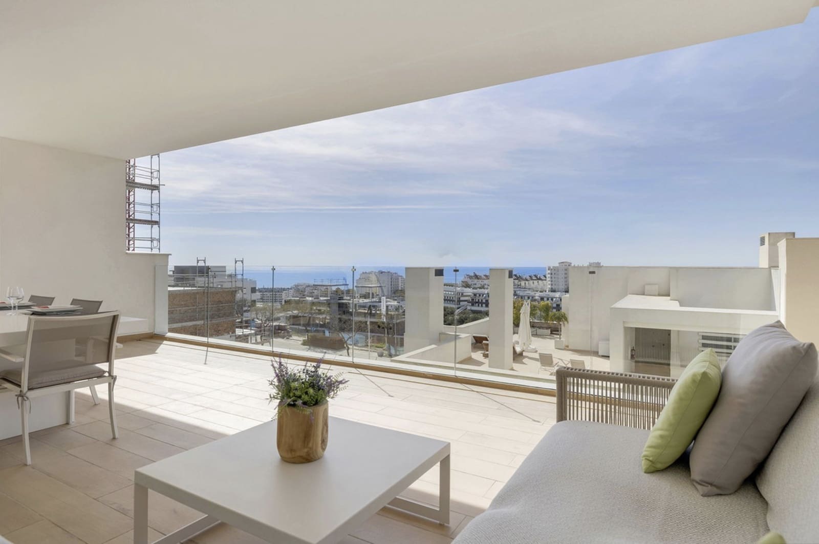 3 quarto Apartamento para venda em Estepona com piscina garagem - 1 075 000 € (Ref: 10164815)