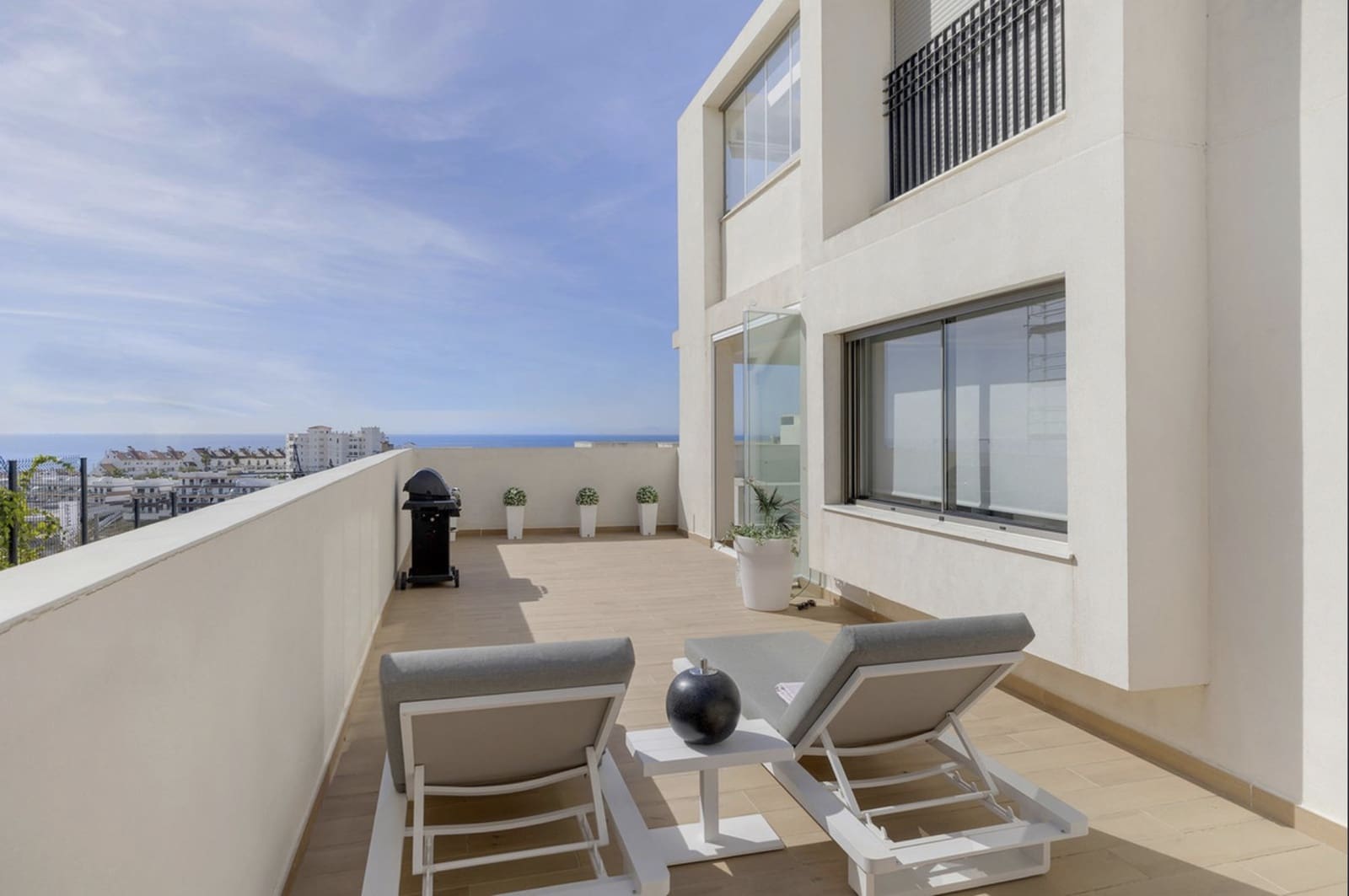3 quarto Apartamento para venda em Estepona com piscina garagem - 1 075 000 € (Ref: 10164815)