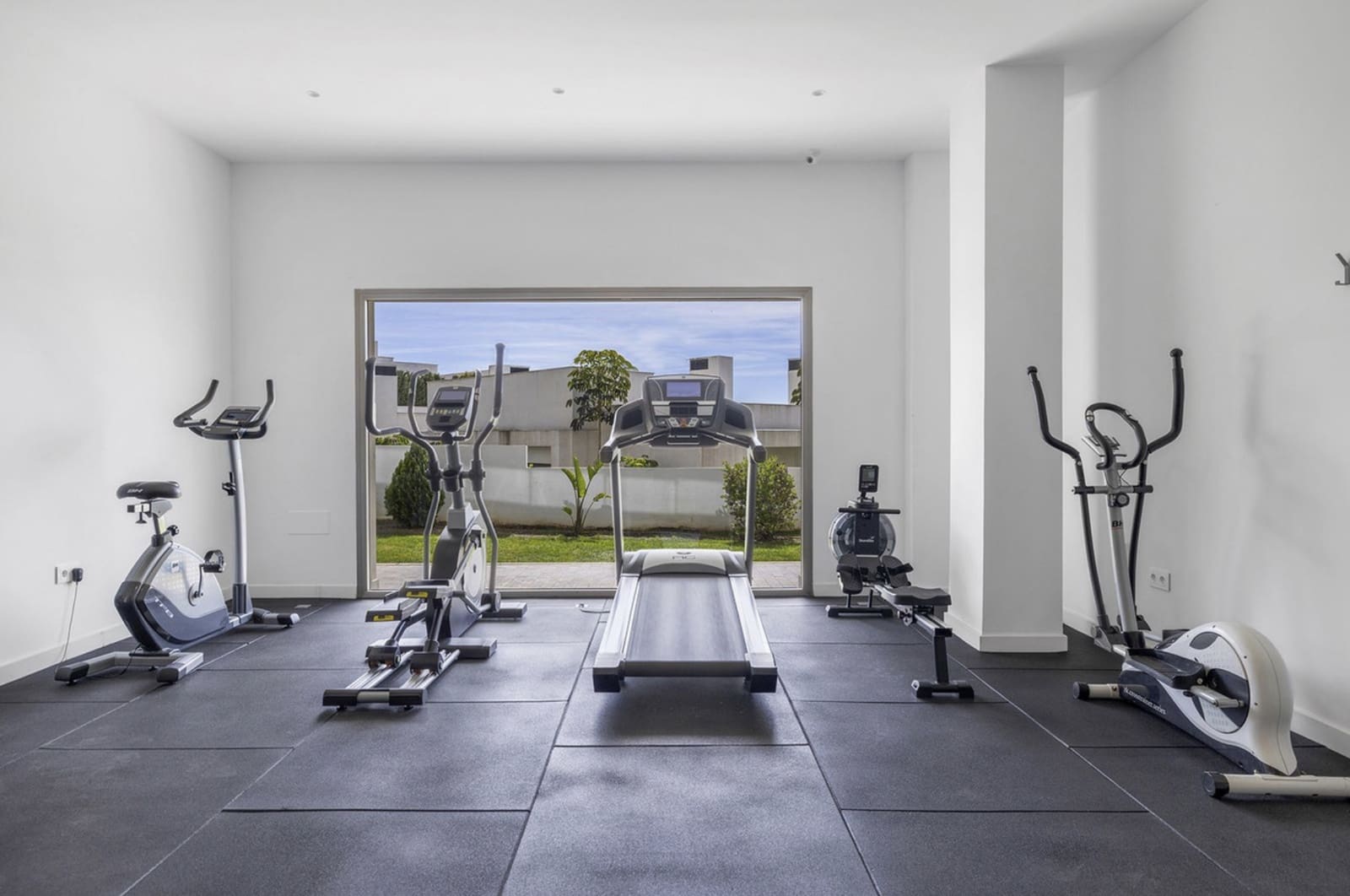 3 quarto Apartamento para venda em Estepona com piscina garagem - 1 075 000 € (Ref: 10164815)