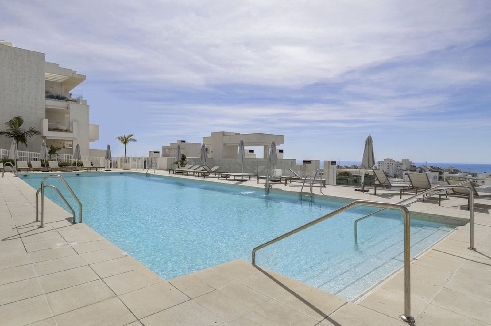 3 quarto Apartamento para venda em Estepona com piscina garagem - 1 075 000 € (Ref: 10164815)