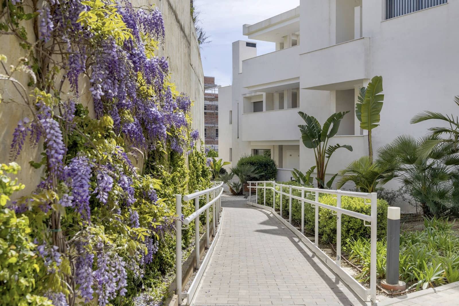 3 quarto Apartamento para venda em Estepona com piscina garagem - 1 075 000 € (Ref: 10164815)