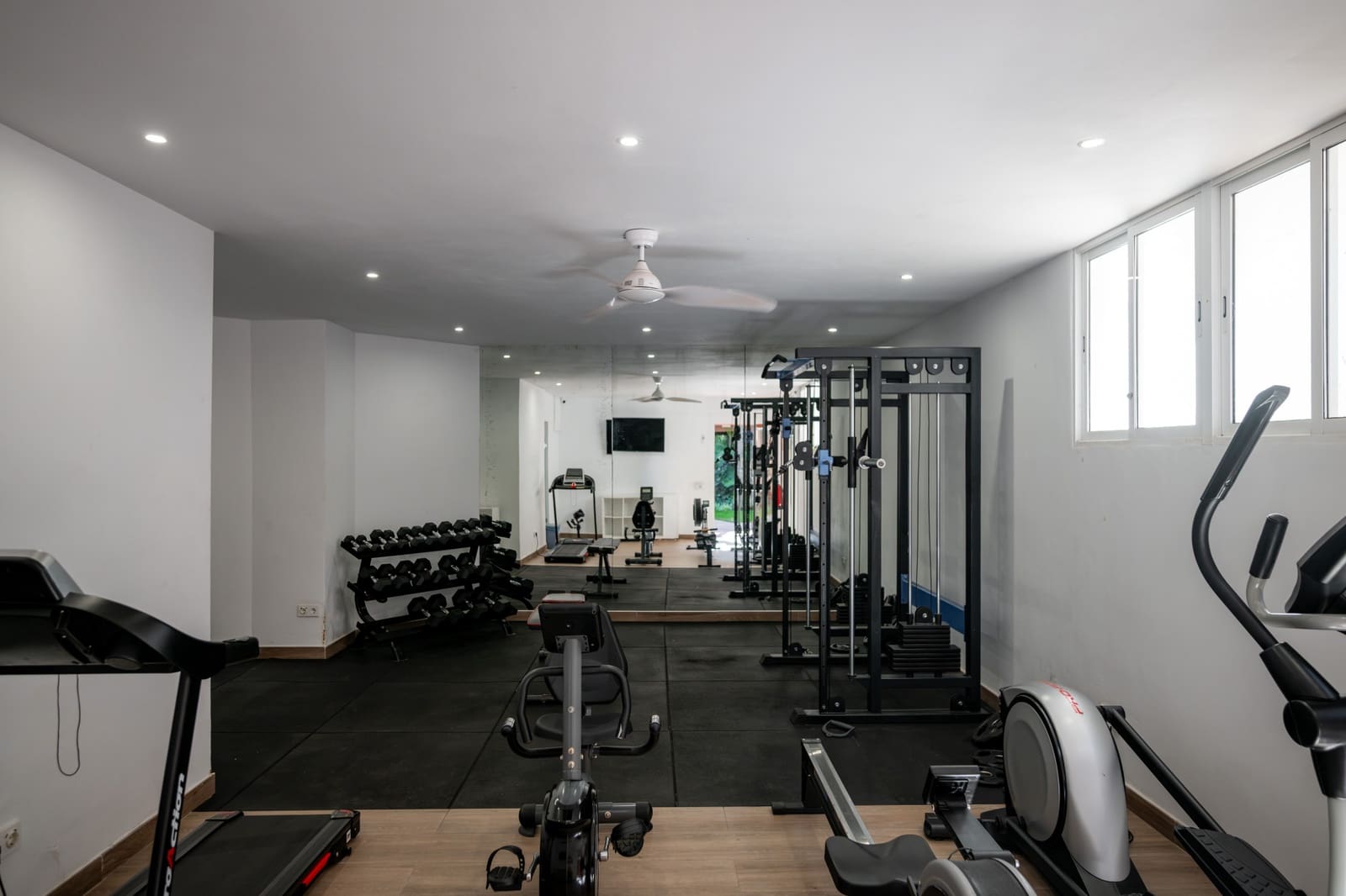 4 quarto Penthouse para venda em Nueva Andalucia com piscina garagem - 2 795 000 € (Ref: 10164819)