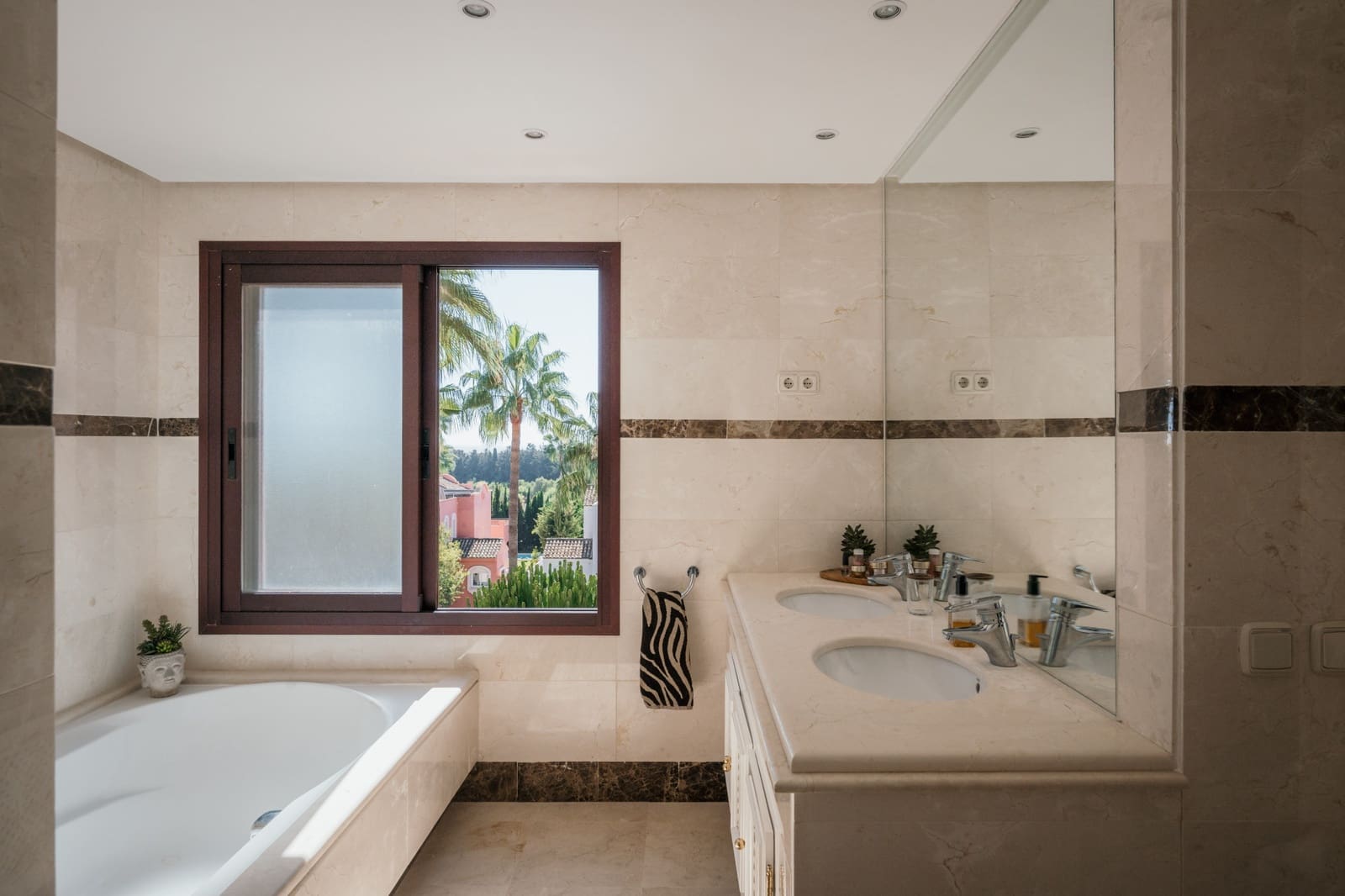 4 quarto Penthouse para venda em Nueva Andalucia com piscina garagem - 2 795 000 € (Ref: 10164819)
