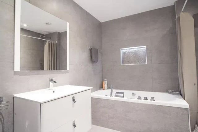 3 bedroom Townhouse for sale in San Pedro de Alcantara, Marbella - € 475,000 (Ref: 10164823)