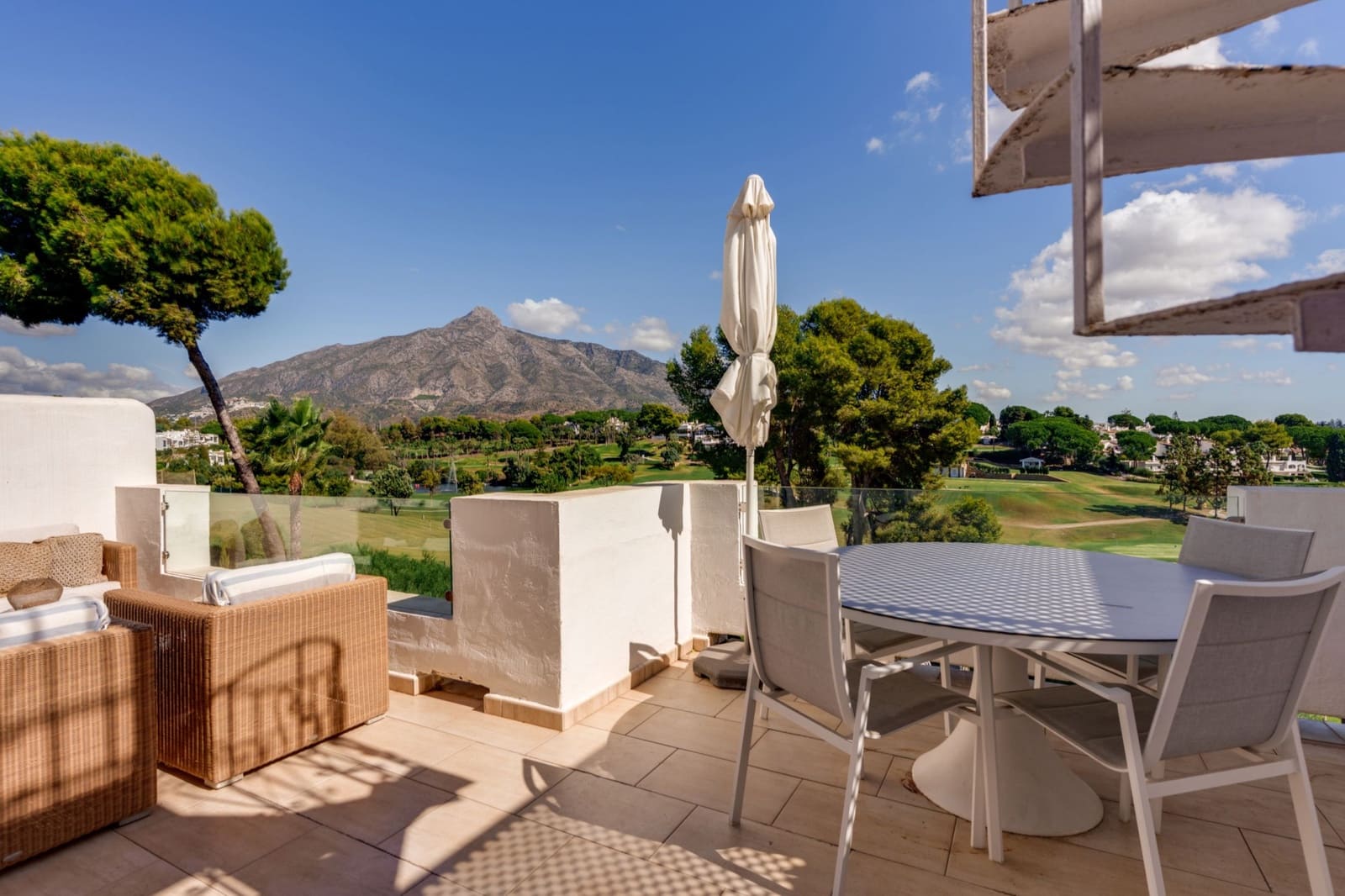 2 soverom Penthouse til salgs i Marbella med svømmebasseng garasje - € 599 000 (Ref: 10164824)