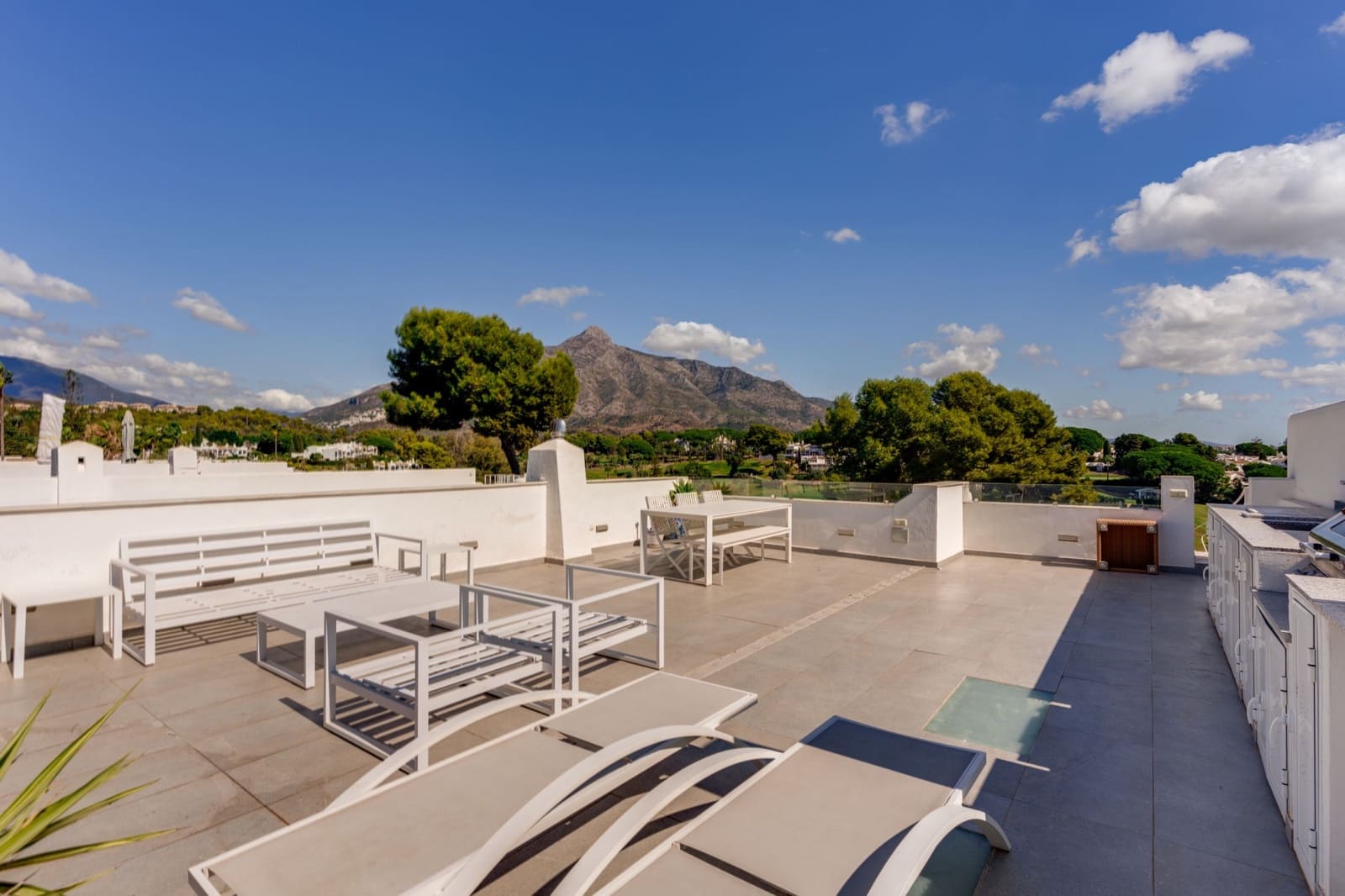 2 soverom Penthouse til salgs i Marbella med svømmebasseng garasje - € 599 000 (Ref: 10164824)
