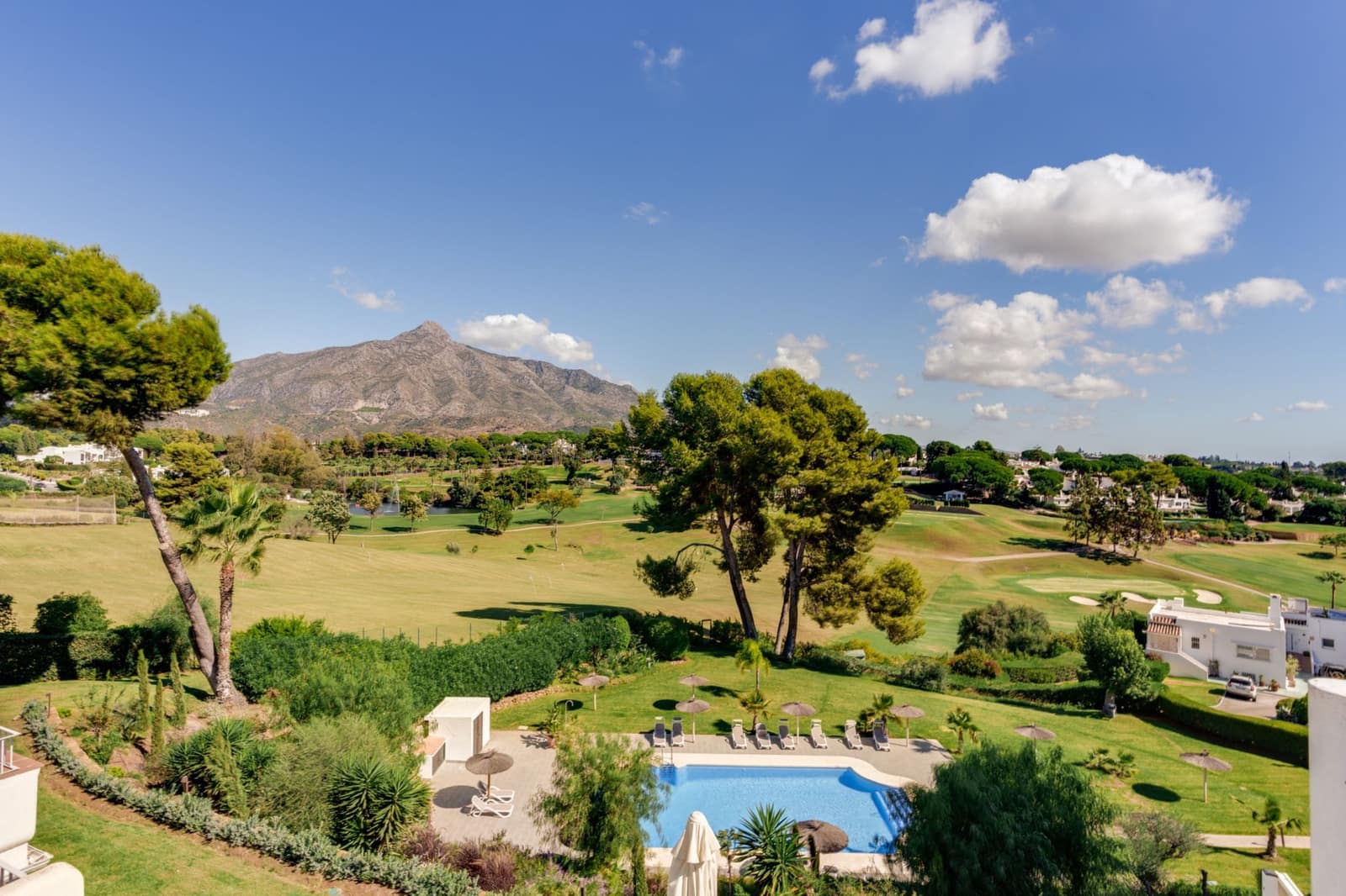 2 soverom Penthouse til salgs i Marbella med svømmebasseng garasje - € 599 000 (Ref: 10164824)