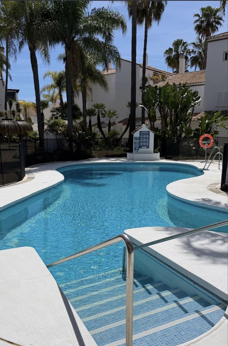 4 sypialnia Apartament na sprzedaż w Marbella z basenem garażem - 1 350 000 € (Ref: 10166326)