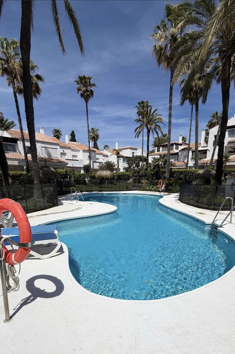 4 sypialnia Apartament na sprzedaż w Marbella z basenem garażem - 1 350 000 € (Ref: 10166326)