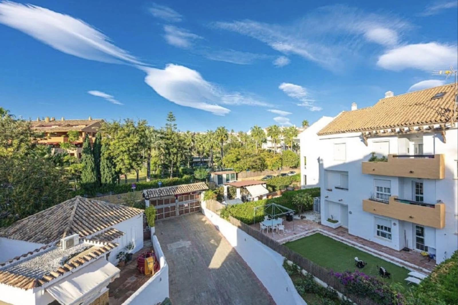 4 sypialnia Apartament na sprzedaż w Marbella z basenem garażem - 1 350 000 € (Ref: 10166326)