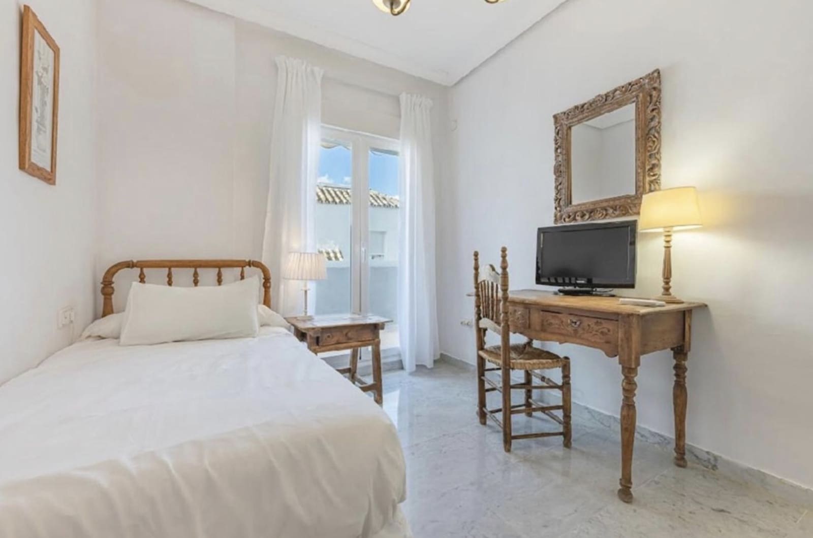 4 sypialnia Apartament na sprzedaż w Marbella z basenem garażem - 1 350 000 € (Ref: 10166326)