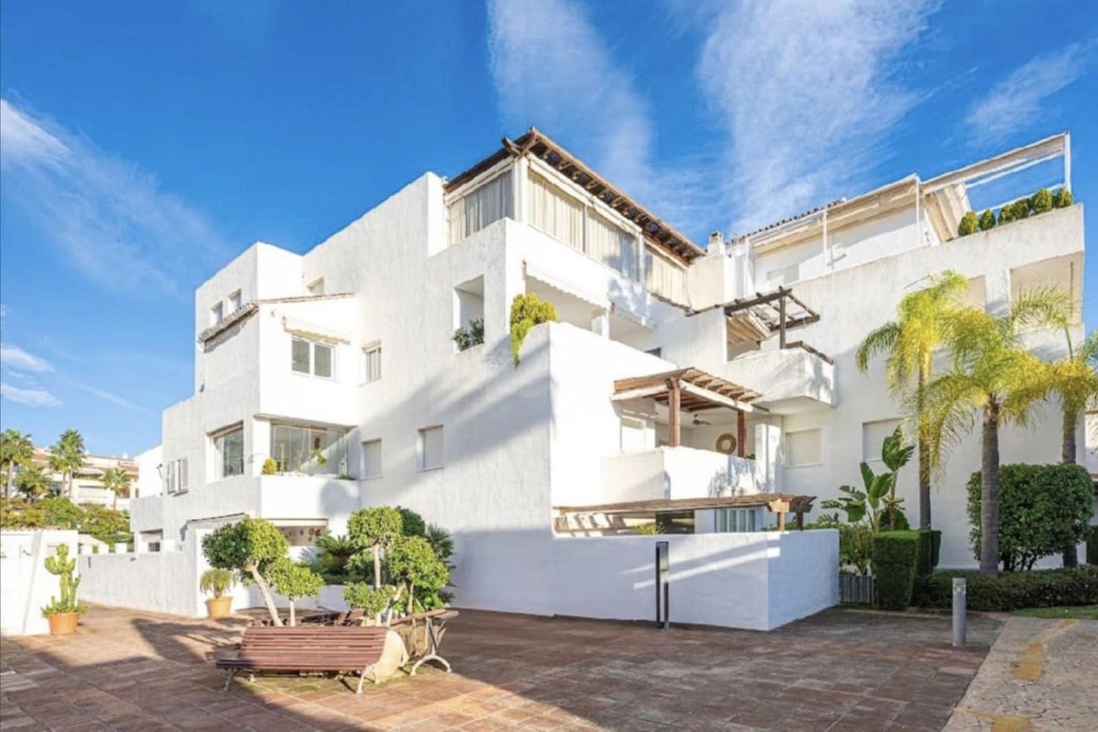 4 sypialnia Apartament na sprzedaż w Marbella z basenem garażem - 1 350 000 € (Ref: 10166326)