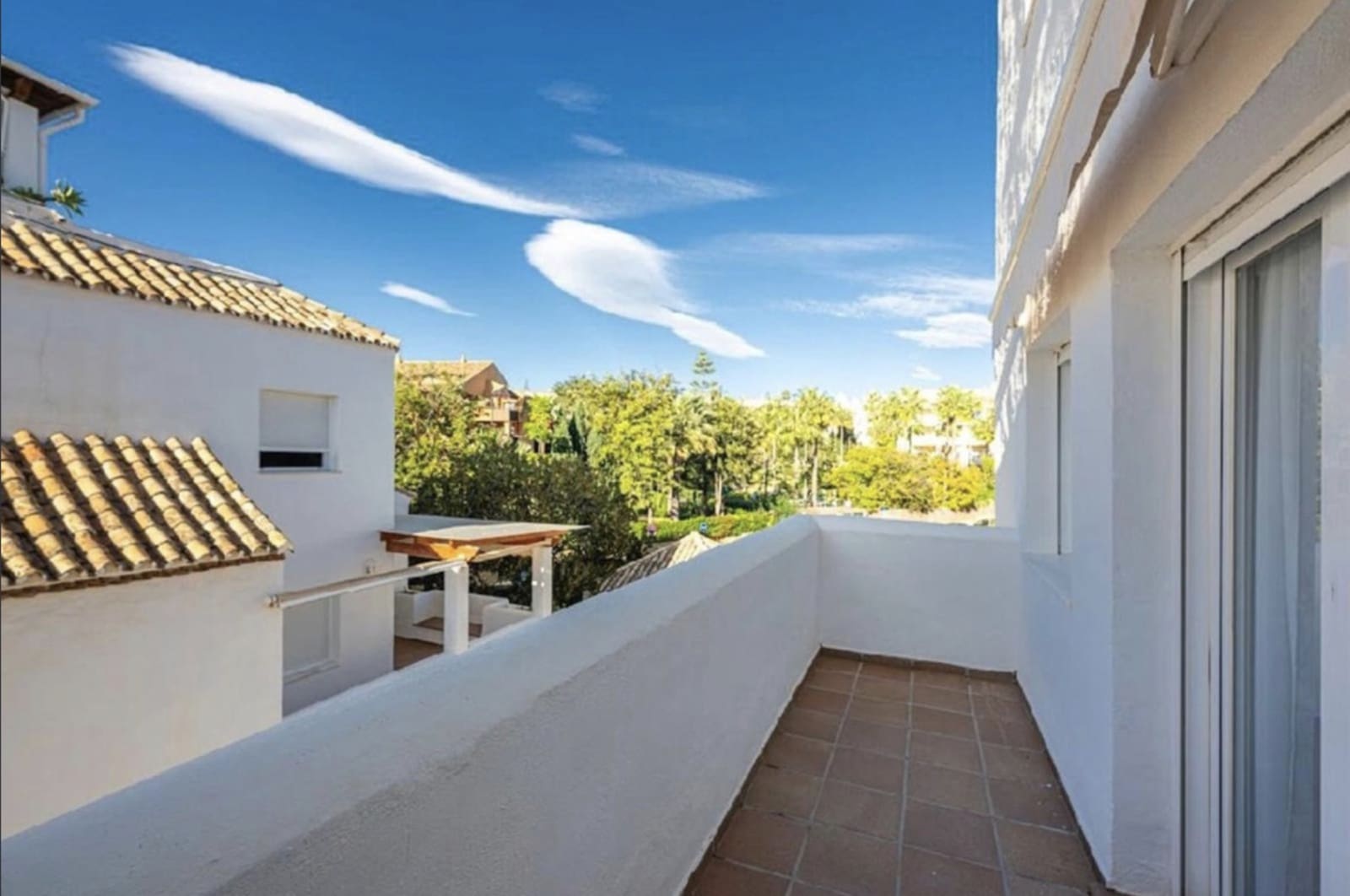 4 sypialnia Apartament na sprzedaż w Marbella z basenem garażem - 1 350 000 € (Ref: 10166326)